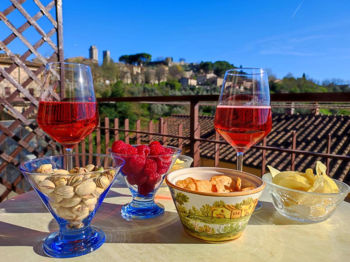 Lovely Balcony San Gimignano Apartments Esterno foto