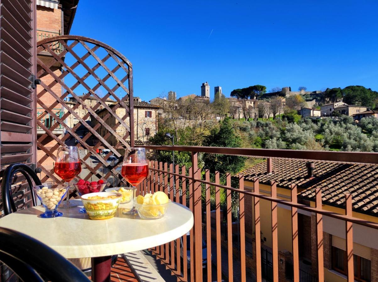 Lovely Balcony San Gimignano Apartments Esterno foto